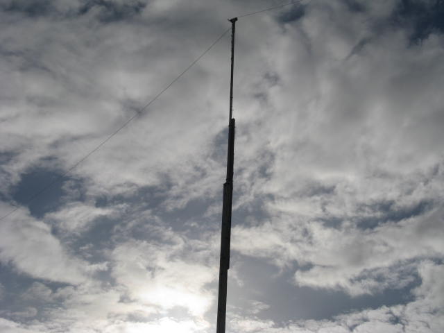Picture of HF wire antenna and mast